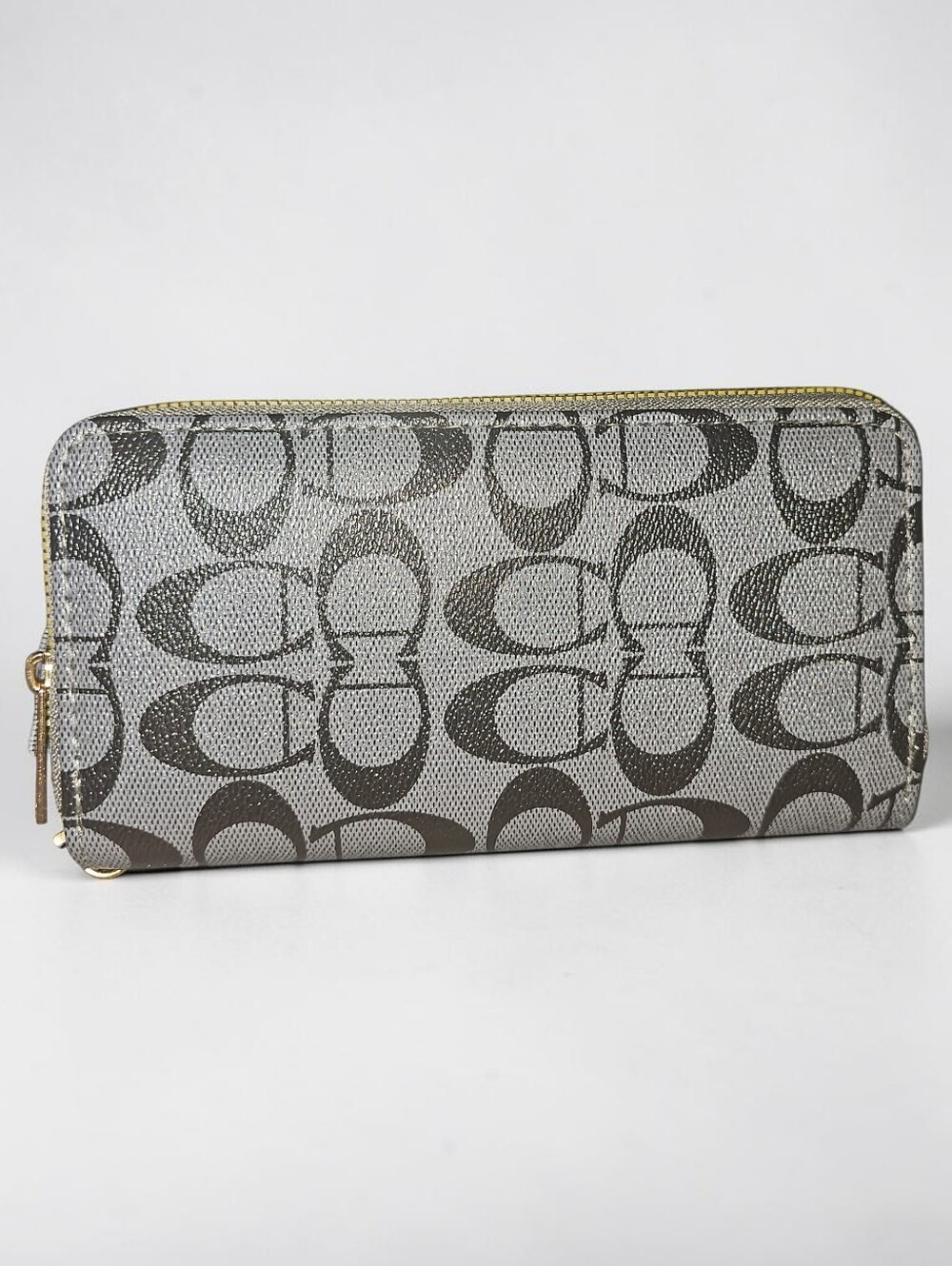 Sassified Boutique Nwt Signature Zip Around Wallet in Grey/Black